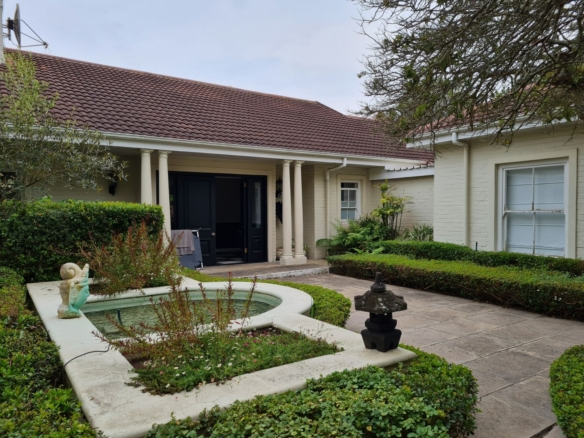 Cam, Constantia