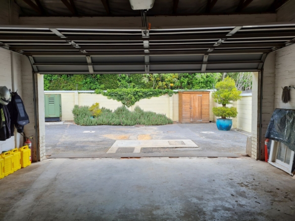 Cam, Constantia