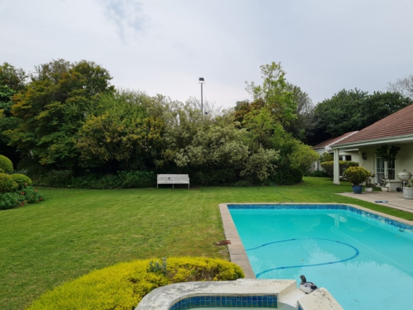 Cam, Constantia