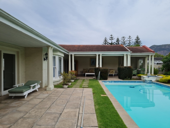 Cam, Constantia