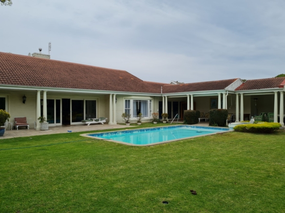 Cam, Constantia