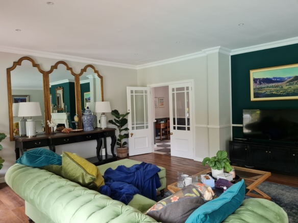 Cam, Constantia