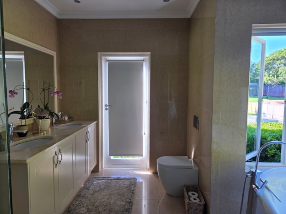 Zandile, Constantia