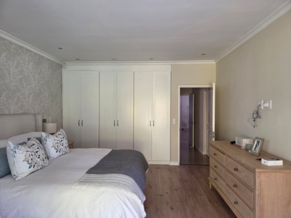 Zandile, Constantia
