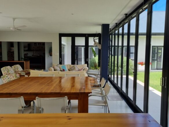 Dyamond, Constantia
