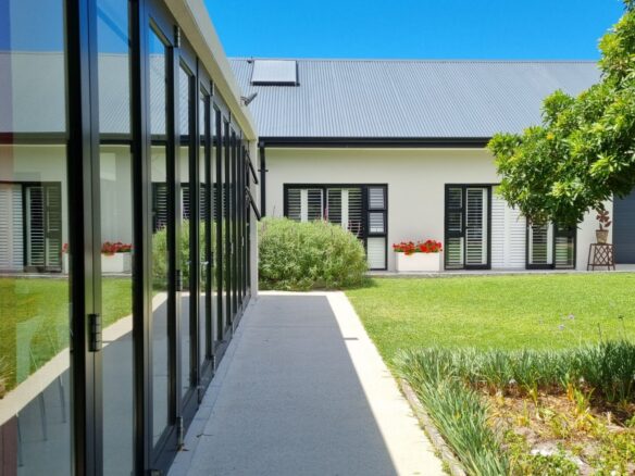 Dyamond, Constantia