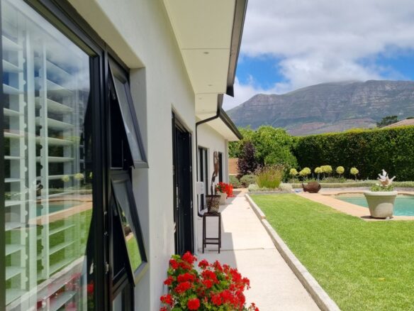 Dyamond, Constantia