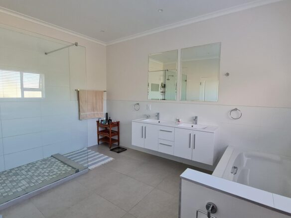 Howzat, Constantia