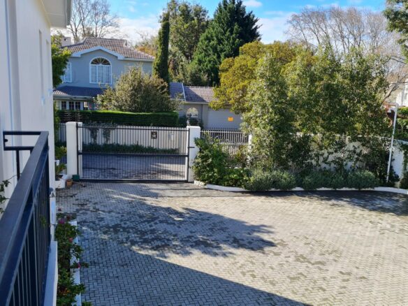 Howzat, Constantia