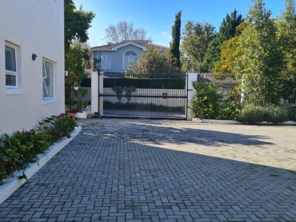 Howzat, Constantia