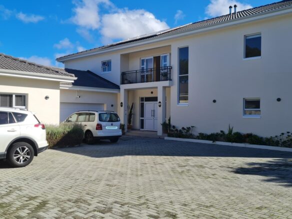 Howzat, Constantia