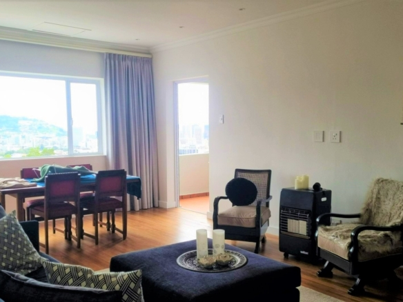 Leonette Kim, Vredehoek