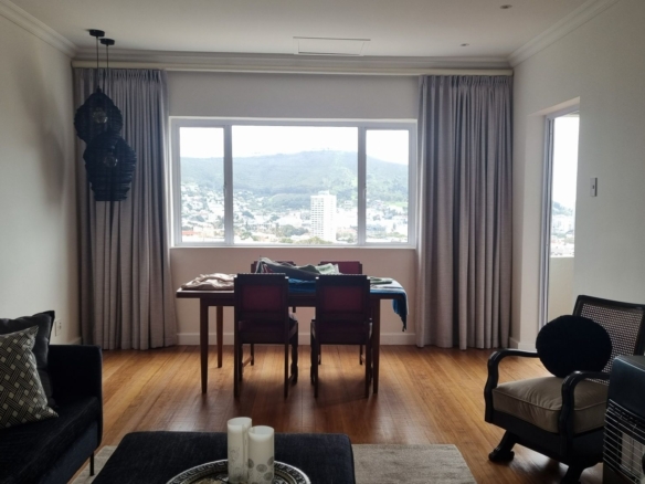 Leonette Kim, Vredehoek