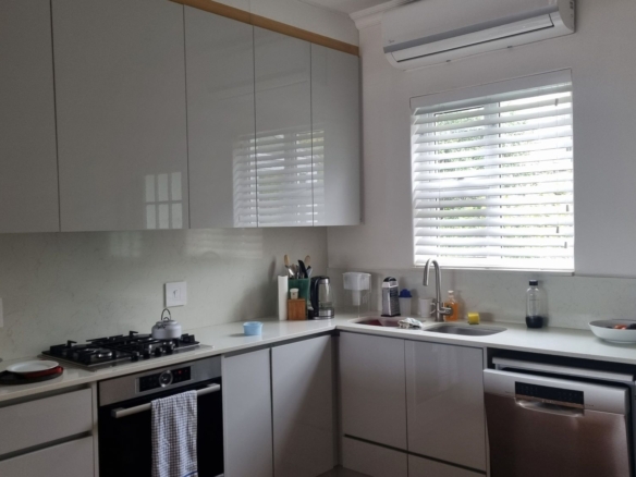 Leonette Kim, Vredehoek