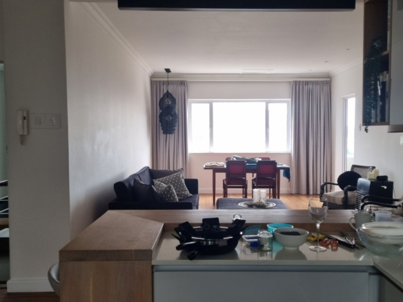 Leonette Kim, Vredehoek