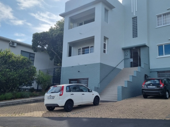 Leonette Kim, Vredehoek