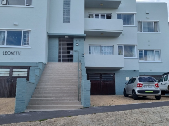 Leonette Kim, Vredehoek
