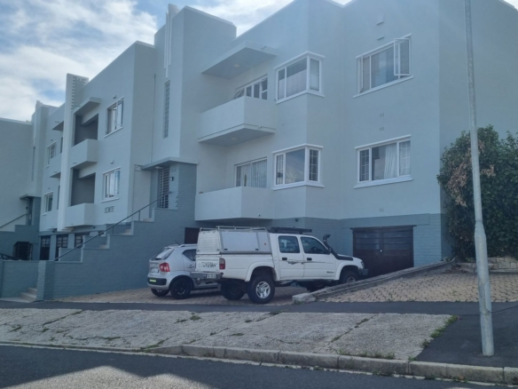 Leonette Kim, Vredehoek