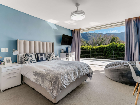 Gareth, Constantia