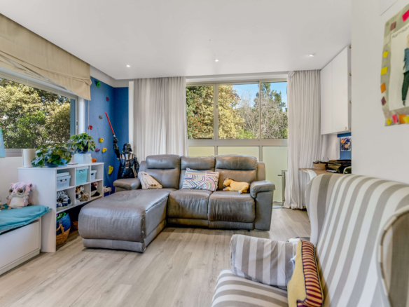 Gareth, Constantia