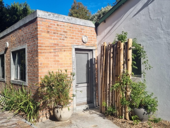 DeRust, Hout Bay