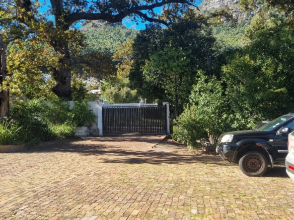 DeRust, Hout Bay