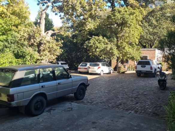 DeRust, Hout Bay