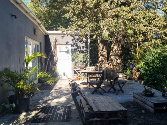 DeRust, Hout Bay