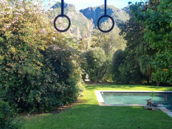 DeRust, Hout Bay