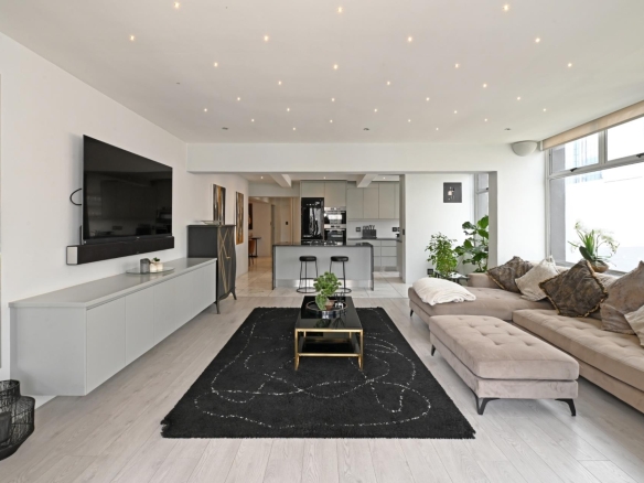 Poppy’s Penthouse, CBD