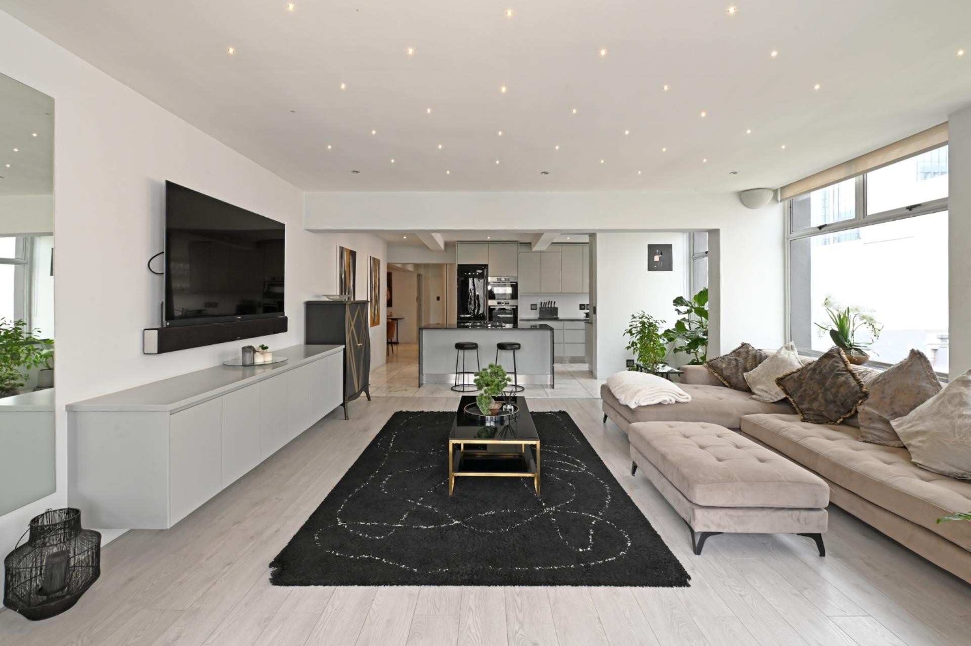 Poppy’s Penthouse, CBD