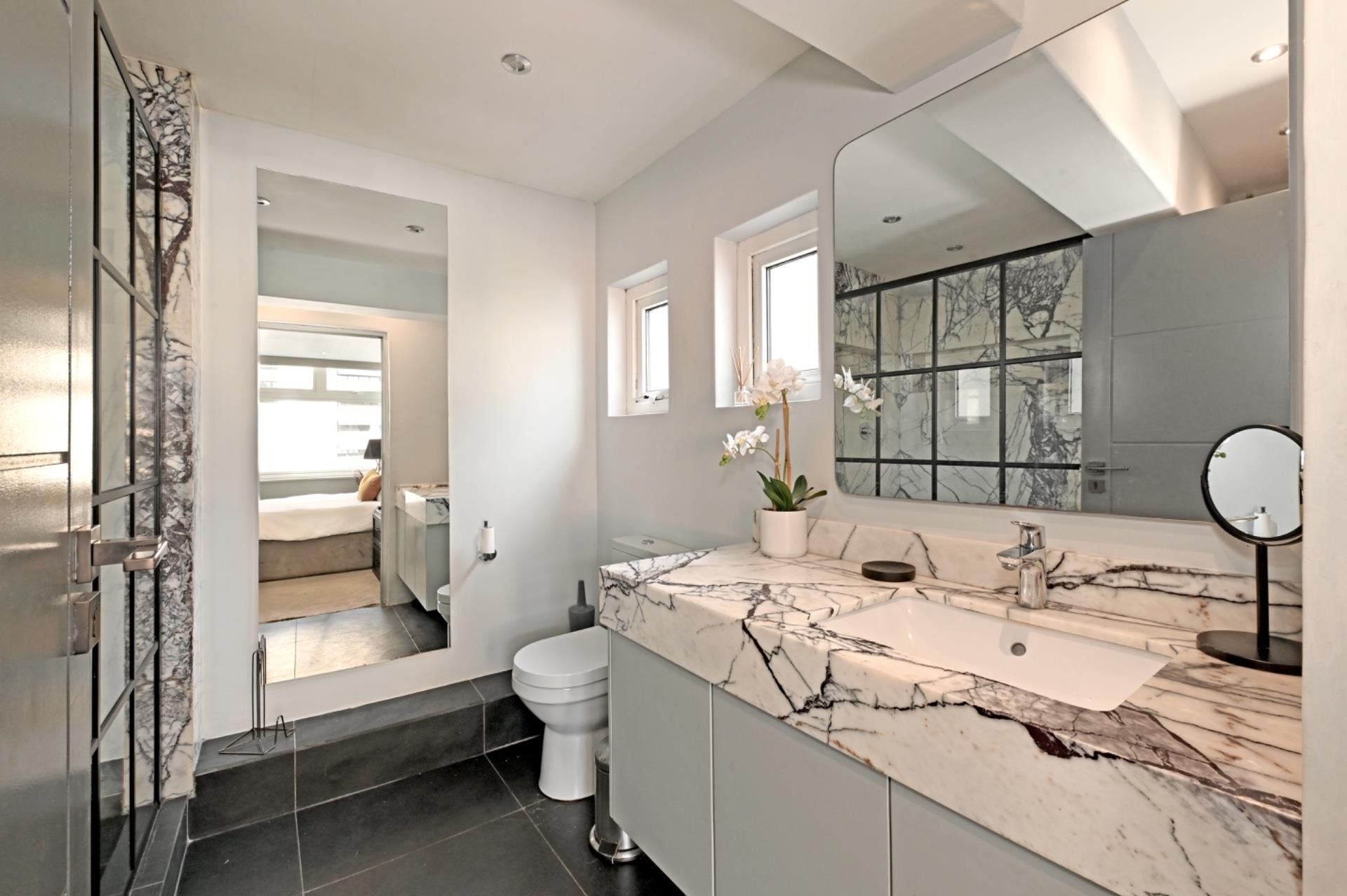 Poppy’s Penthouse, CBD