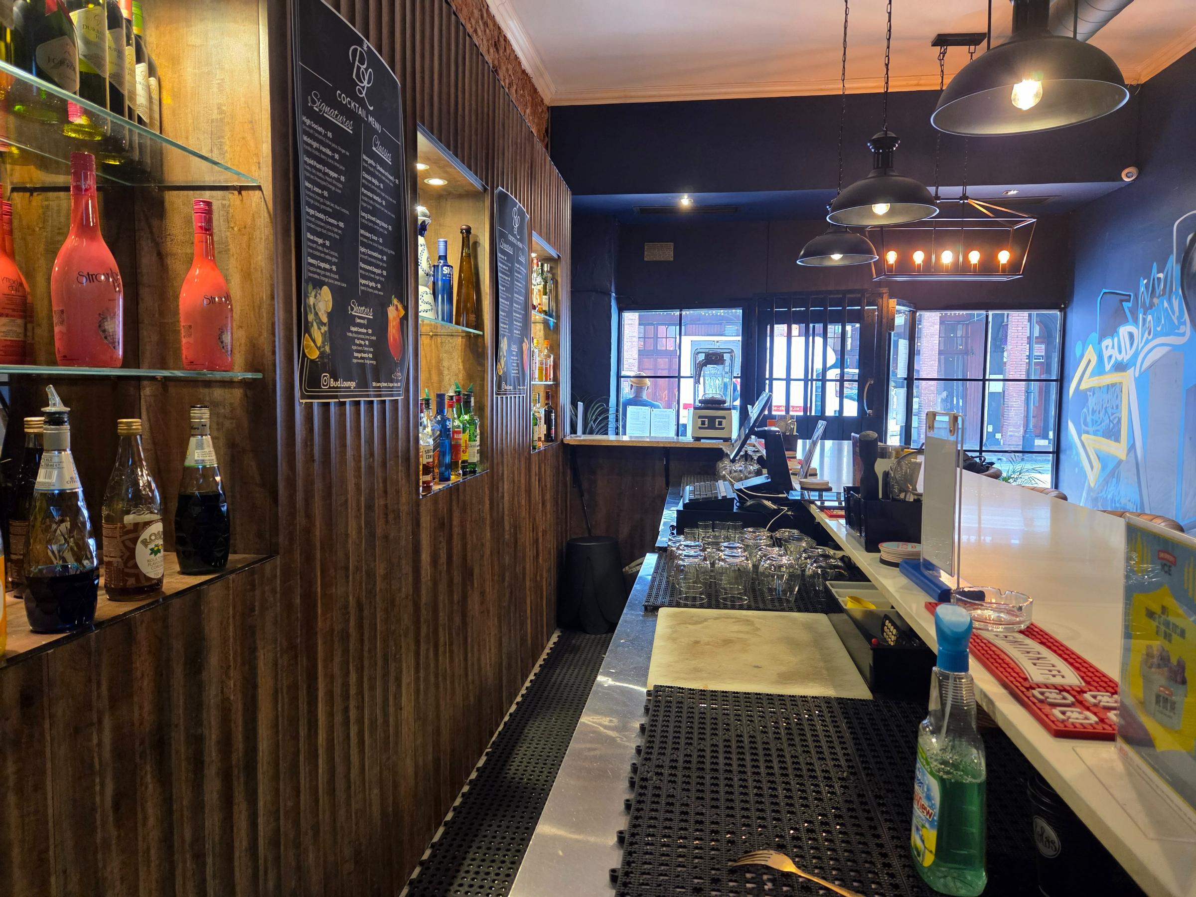 Bud Lounge, CBD