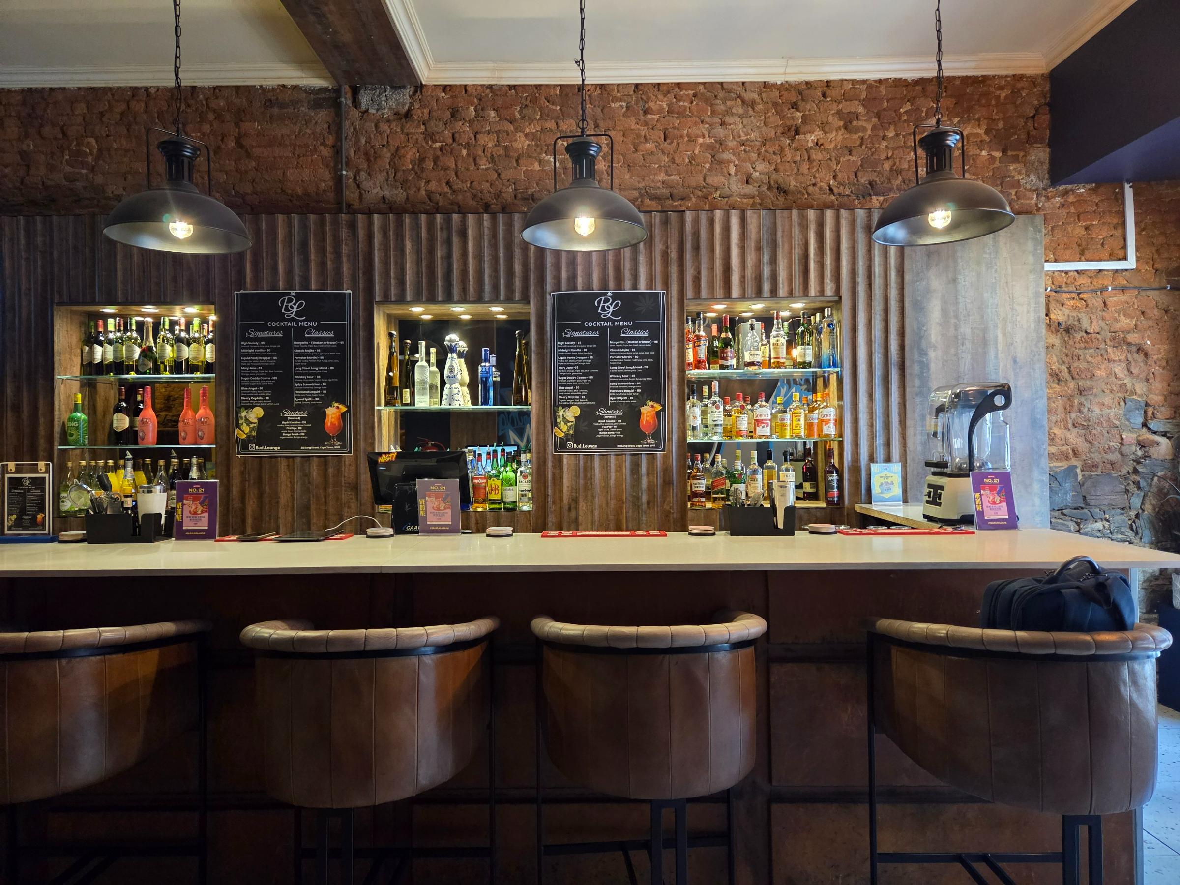 Bud Lounge, CBD