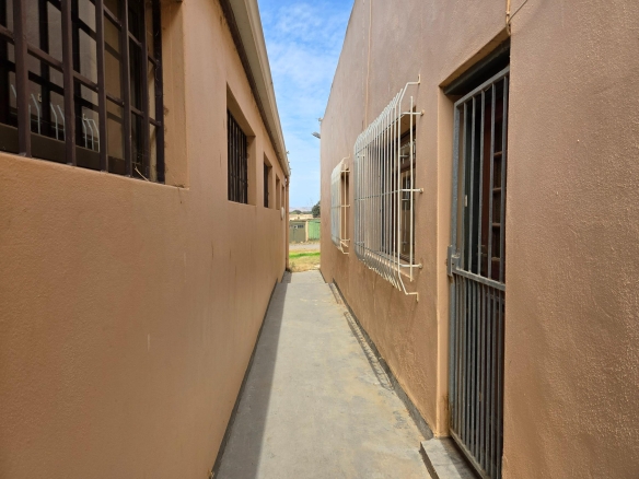 Olifants Oog, Cape Farms