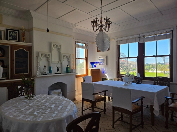 Bella Ev, Muizenberg