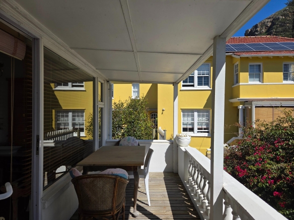 Bella Ev, Muizenberg